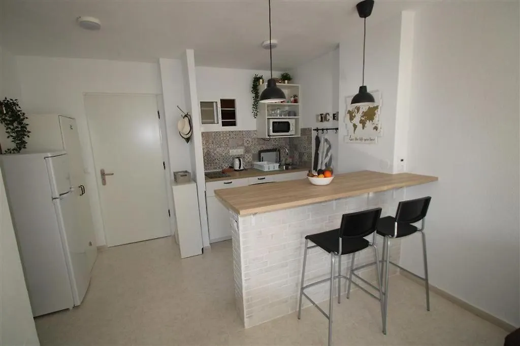 Luxurious 1 Bed Apartment With 5 Pools & Gardens. Benalmádena