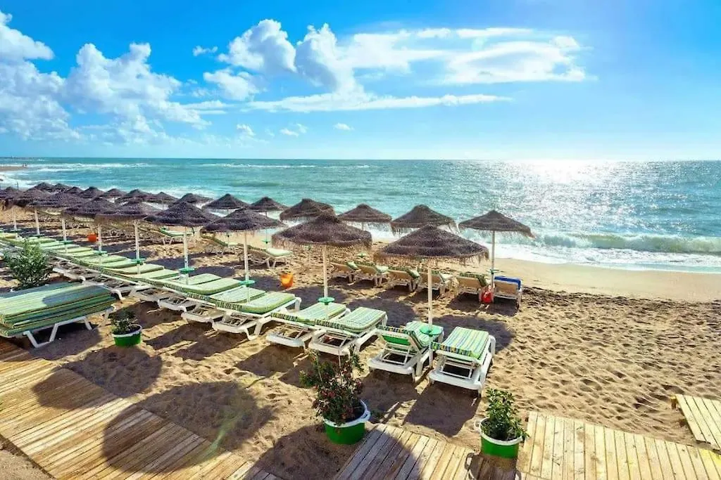 Luxurious 1 Bed Apartment With 5 Pools & Gardens. Benalmádena Spanien
